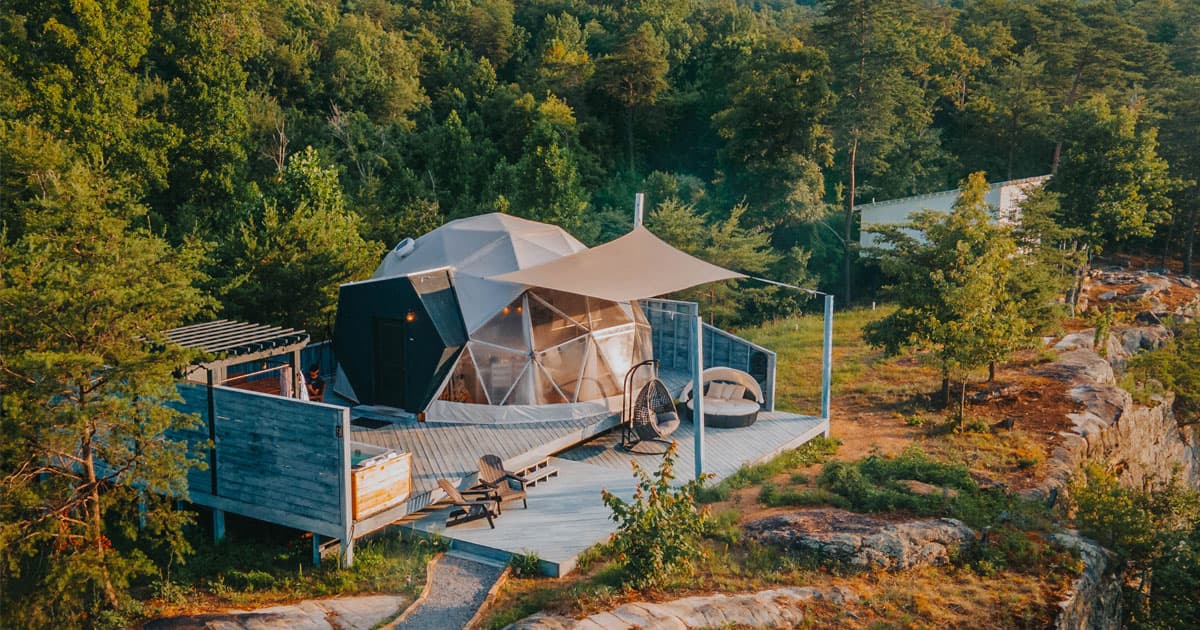 7 Ways To Reconnect on Your Next Romance Retreat